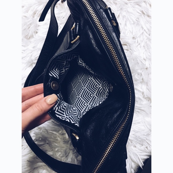 HOBO Black Leather Purse handbag shoulder strap zip top - Picture 4 of 9